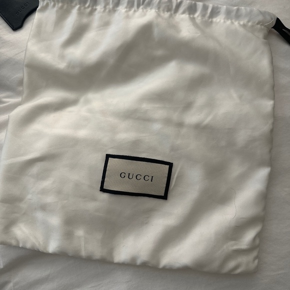 Gucci GG Supreme Bees Padlock Crossbody Bag - Picture 2 of 8